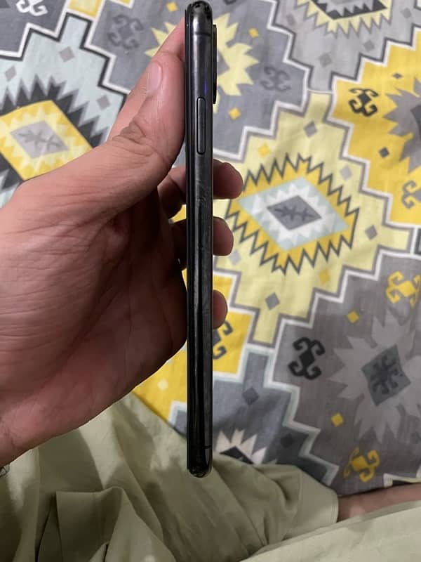 IPhone XS Max 64GB PTA Approved 6