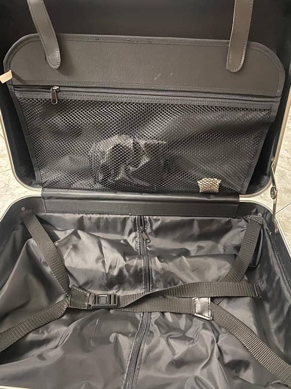 travell suit case 2