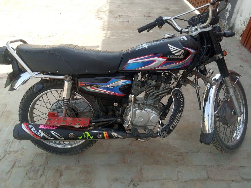 Honda 125 total genuine bike Army soldier Use Kiya bahut acchi bike. 11