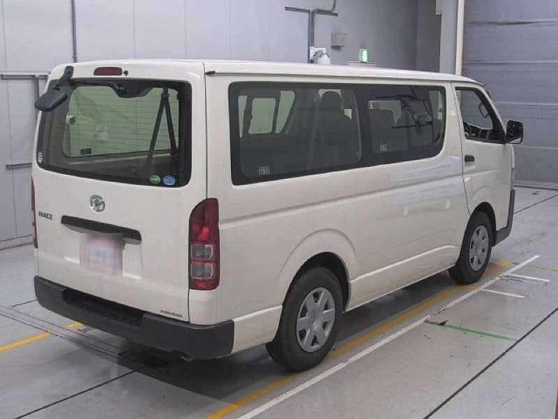 Toyota Hiace Van (TRH200) 1