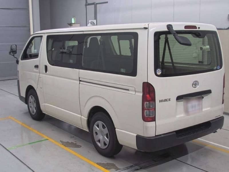 Toyota Hiace Van (TRH200) 3