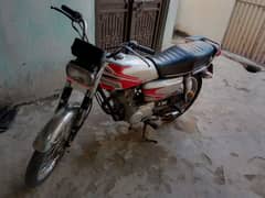 Honda. 125 2015 ایکسچینج بھی ہوجائے گا