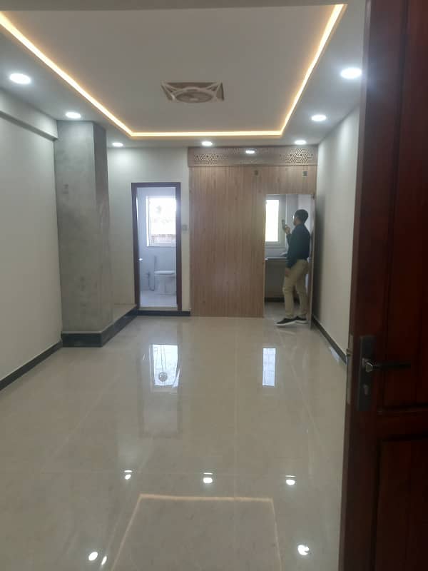 Blue area office 700 square feet jinnah avenue for Rent 1