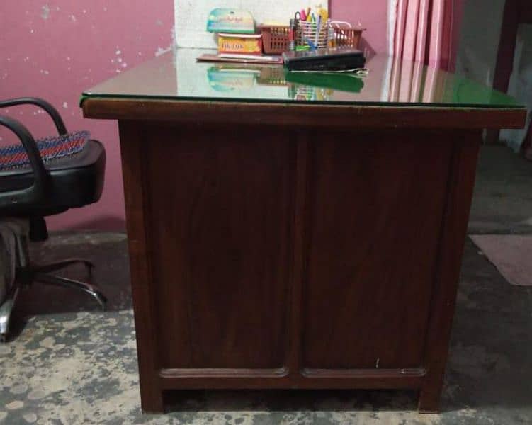 Office table for sale with 8 mm Glass 2