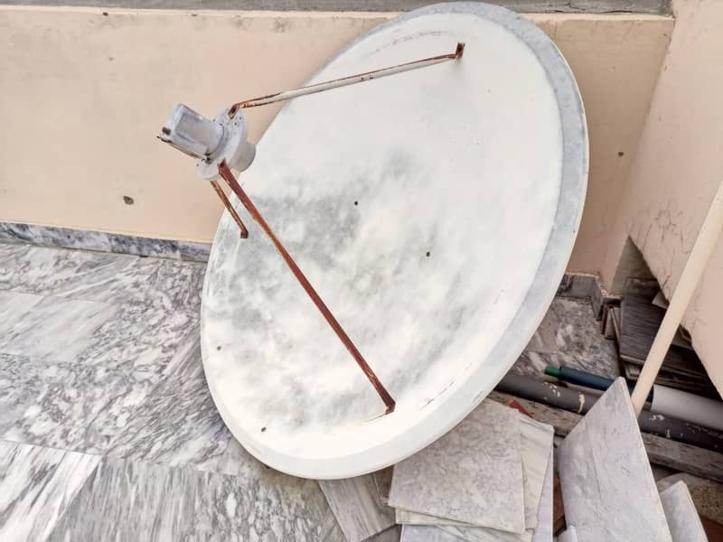 4ft Satellite Dish with LNB & Reciever for Sale 3