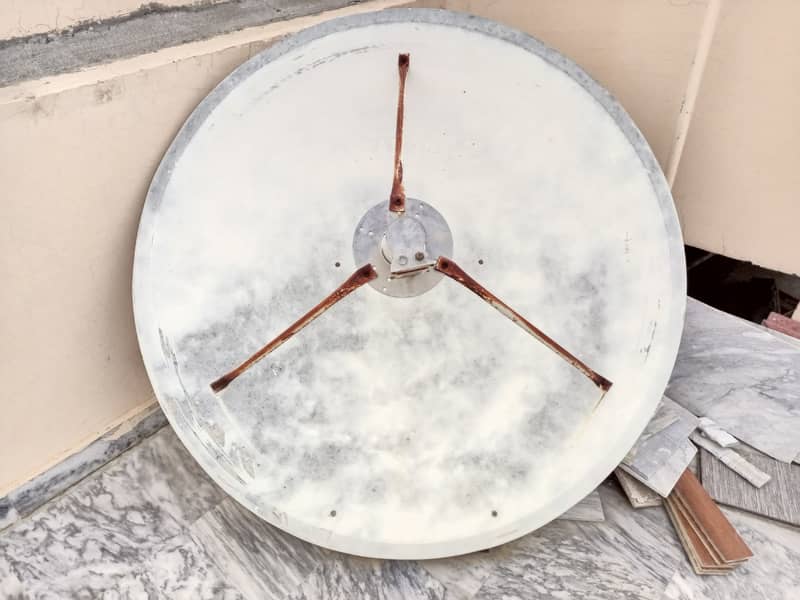 4ft Satellite Dish with LNB & Reciever for Sale 4