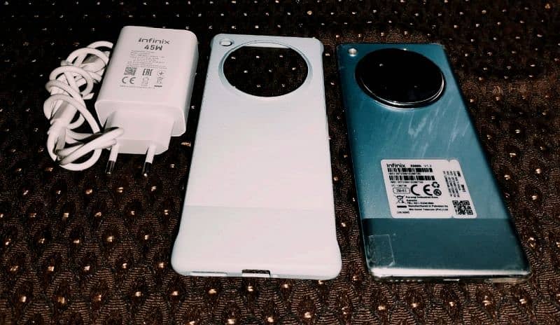 infinix zero 40. ram 8+8 rom 256. condition. 10/10 7