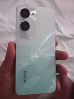 Vivo y18  4/128 gb ram 10 month company warranty with box and charger 0