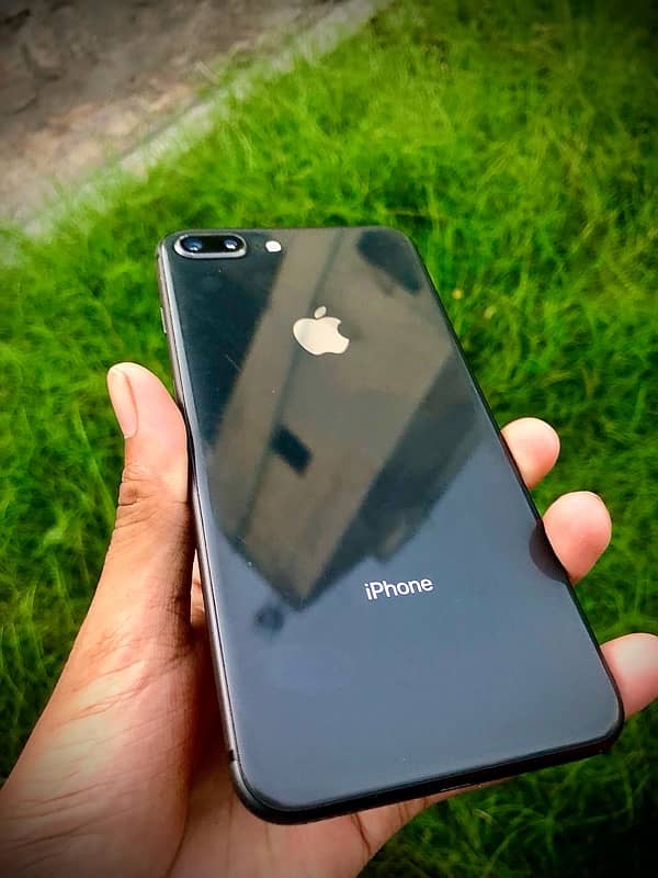 iPhone 8 Plus 1