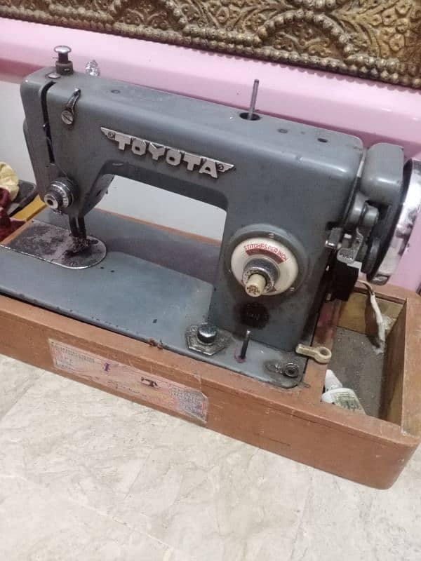 urgent sale sewing machine silayi machine in good condition 1