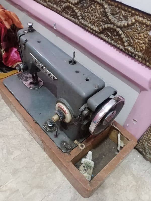 urgent sale sewing machine silayi machine in good condition 2