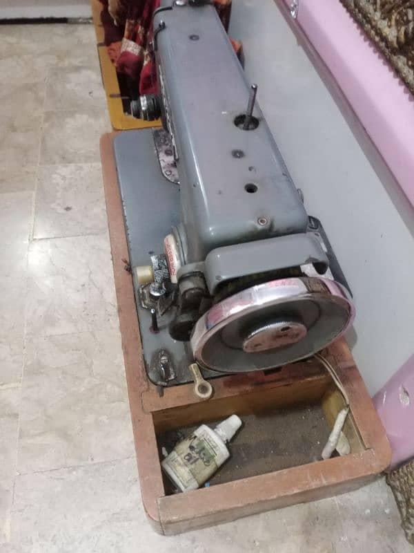 urgent sale sewing machine silayi machine in good condition 3