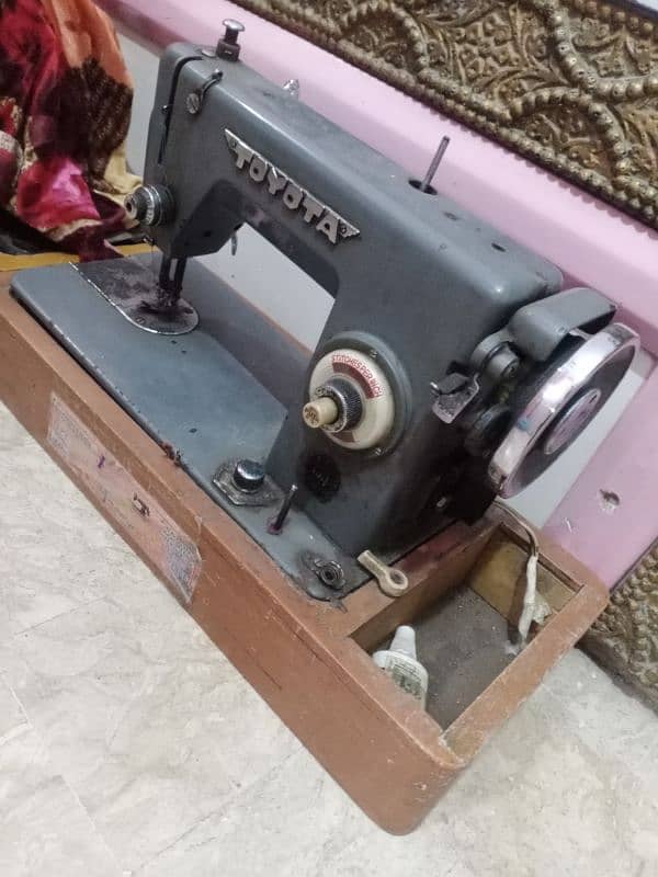 urgent sale sewing machine silayi machine in good condition 5