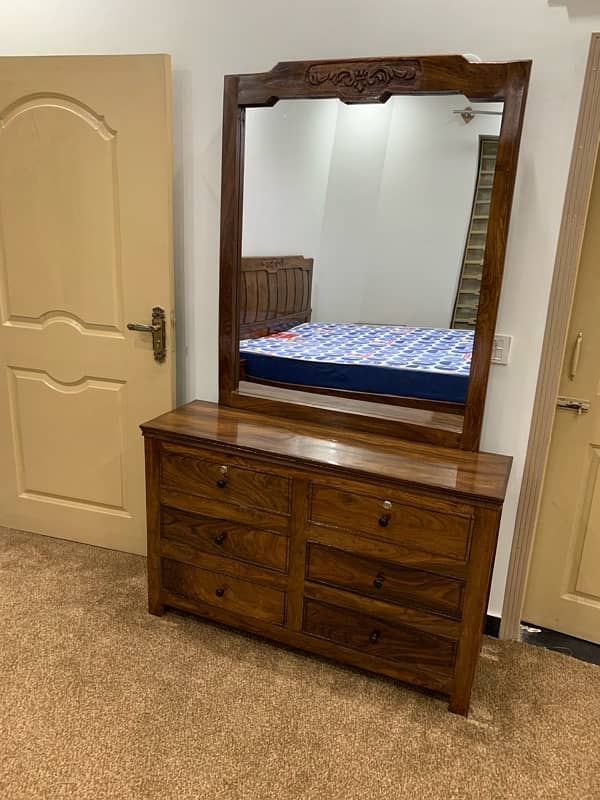 seesham solid wood Bed set (1 ki jga 10 bndo ko check krwain) call me 7