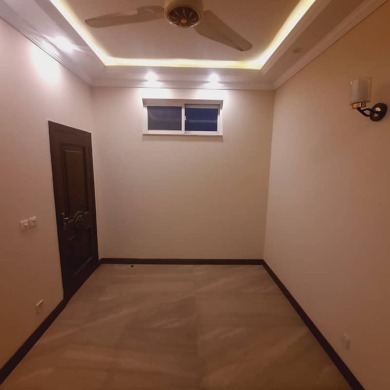 10 Marla Upper Portion (Lower Portion Lock) 2 Beds Tv Lounge Store Servant Quarter Spanish Tile Flooring Kitchen Solid Wood Work DHA Phase 6 For Rent 15