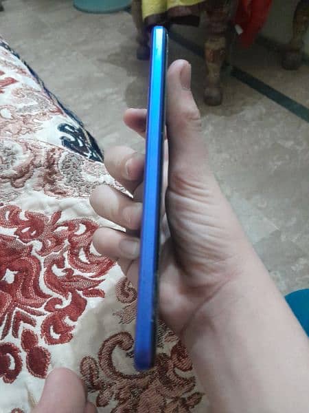 vivo y21 4/64 with box urgent sale 2