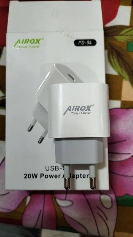 20 wat k adapter ha sumsang ko fast charge karta ha. new ha bilkul 3