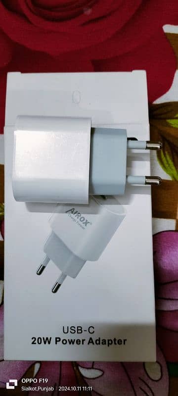 20 wat k adapter ha sumsang ko fast charge karta ha. new ha bilkul 5