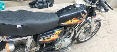 Honda 125 black color