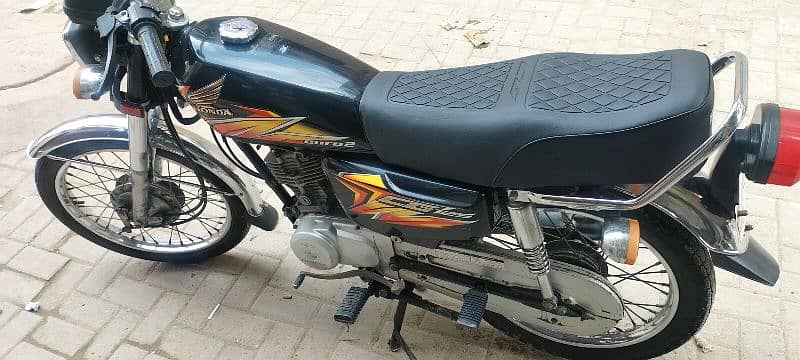 Honda 125 black color 5