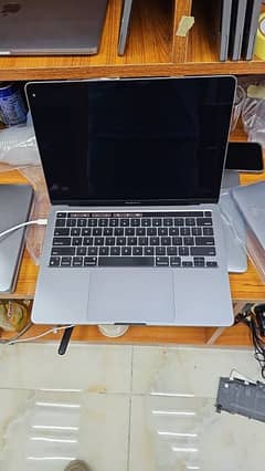 MacBook pro m1 16/512