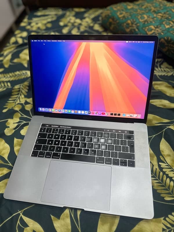 MacBook Pro 2019 i9 16gb 512gb  16 inch 3