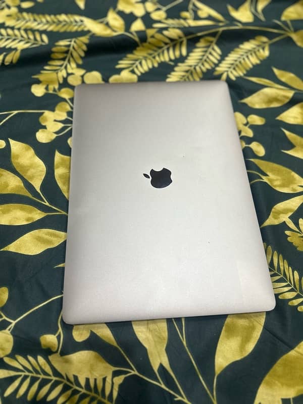 MacBook Pro 2019 i9 16gb 512gb  16 inch 4