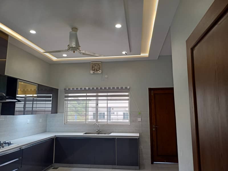 1 Kanal Upper Portion Available Of Rent 13