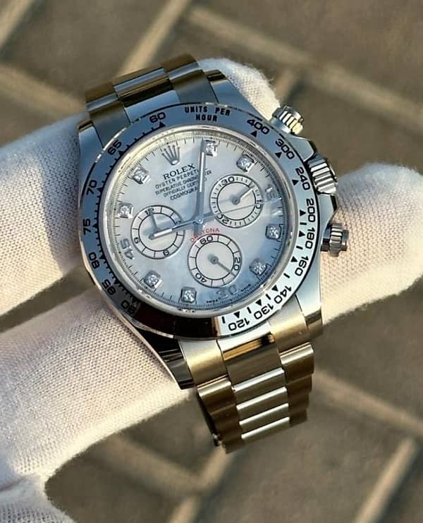 WATCH BUYER / Rolex Datejust Omega Speedmaster Cartier Santos Chopard 6