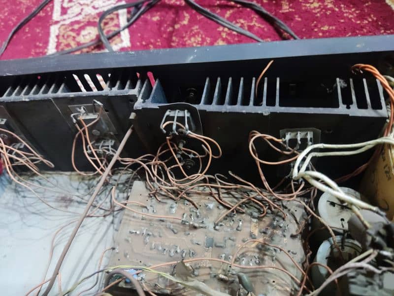 i want to sale my Heavy duty desi Amplifier with 8 large Transistors 4