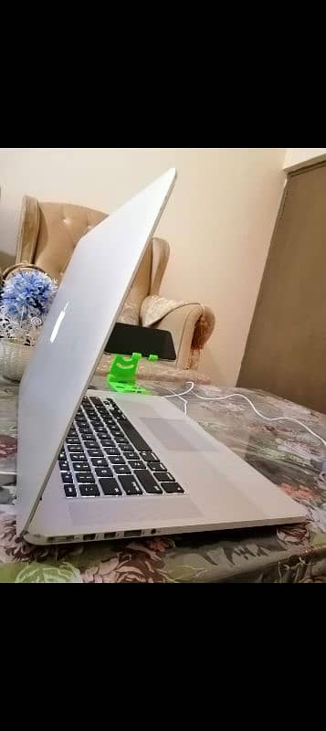 Apple MacBook Pro A1398 3