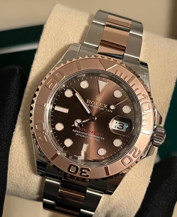 WATCH BUYER / Rolex GMT-Master II Hublot Classic Fusion Cartier Tank 16