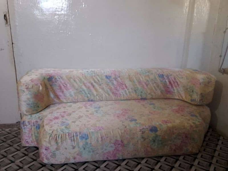 Sofa cum bed . 0