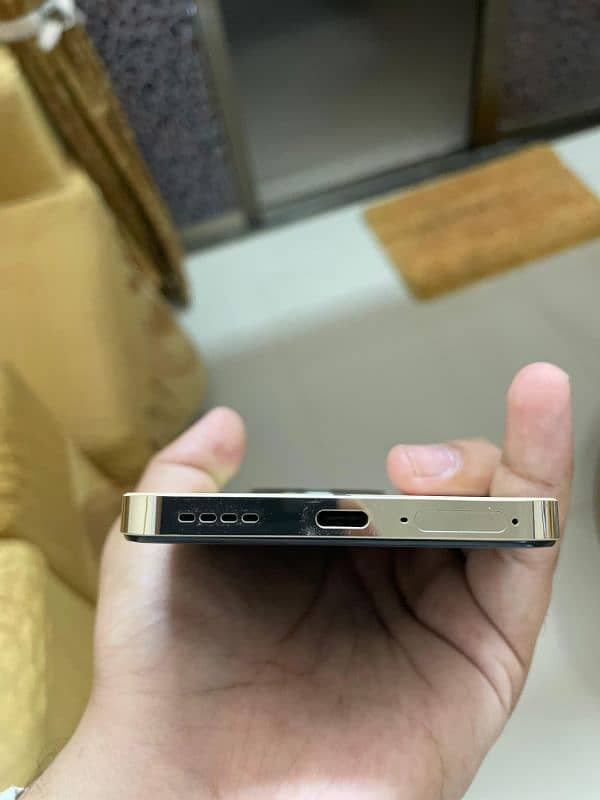 REALME 12+5G 1