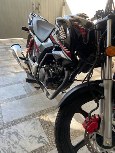 Black Honda CB 150F 150cc model 2023