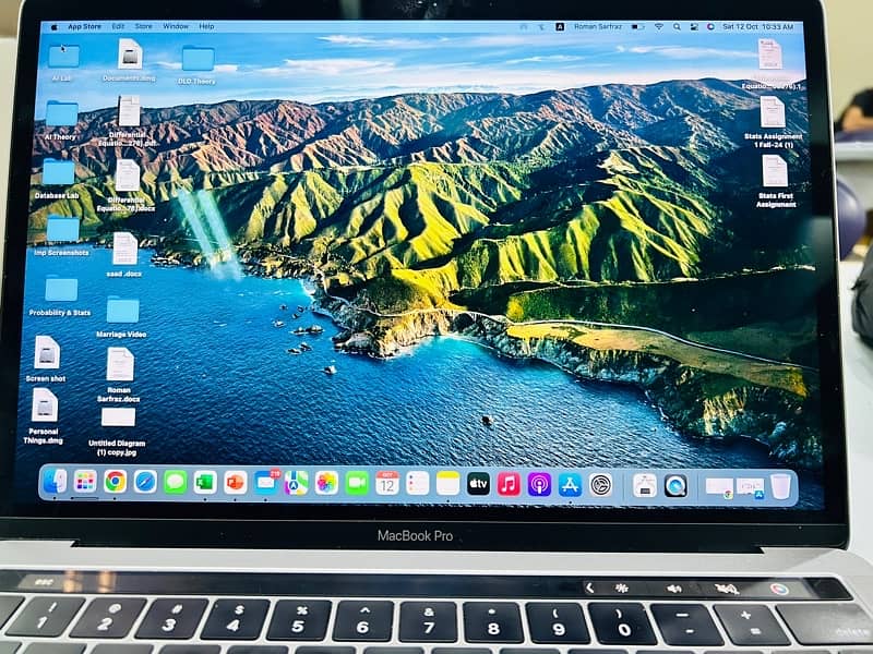 MacBook Pro 2017 core i5 with Touch Bar 3