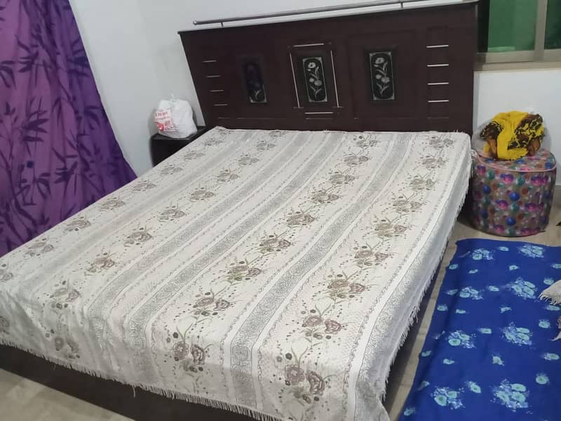 3 pices Bed Room Accessories for sell 0