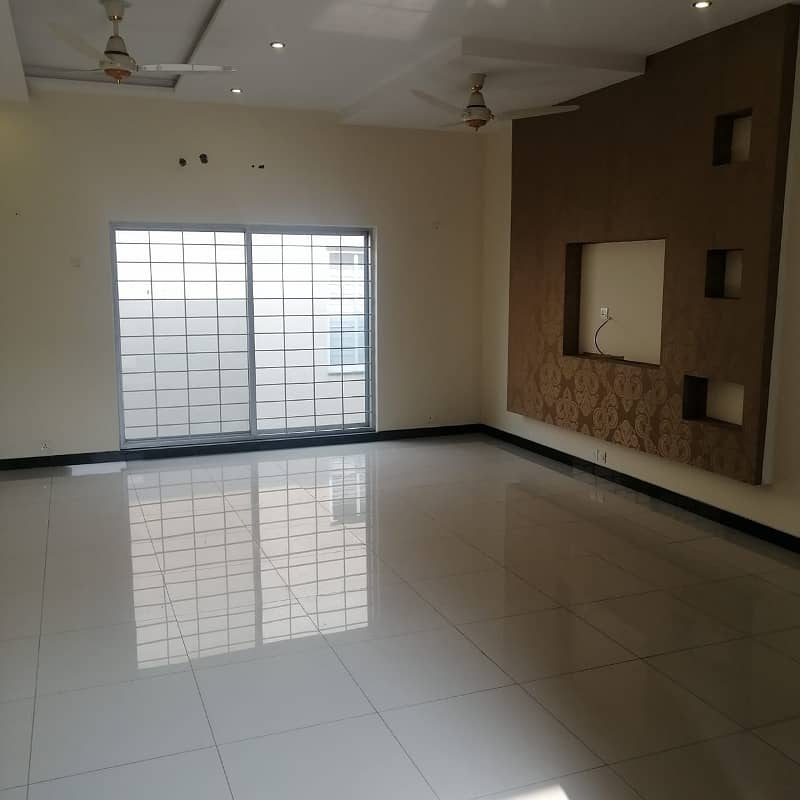 Knaal 5bed house available for rent in dha phase 4 12