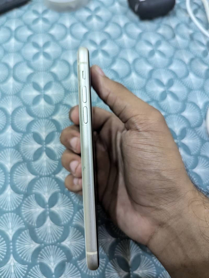 white iphone 11 jv non pta 64 gb 4