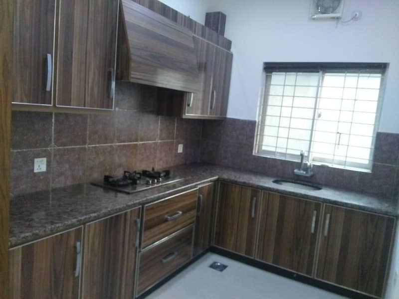 10 MARLA UPPER PORTION FOR RENT IN SECTOR B BAHRIA TOWN LAHORE 10