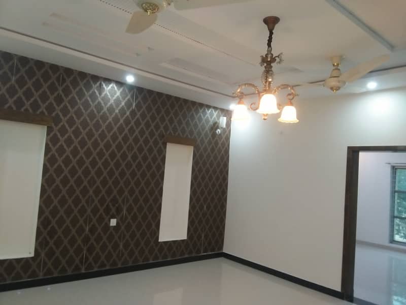 10 MARLA UPPER PORTION FOR RENT IN SECTOR B BAHRIA TOWN LAHORE 11