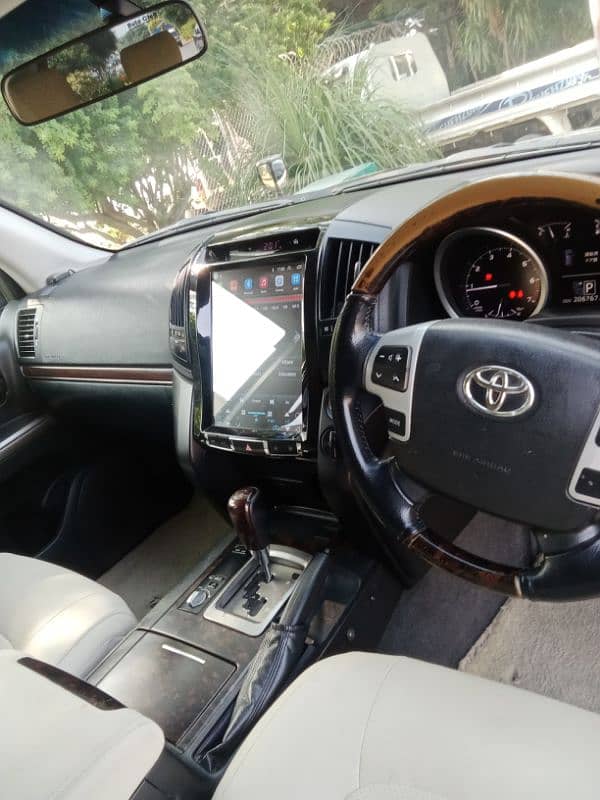 Toyota Land Cruiser 2012 1