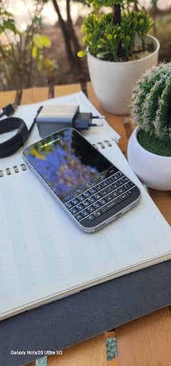 Blackberry Q20 classic New condition (PTA official approved)