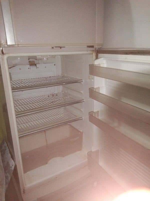 Dawlance medium size fridge 0