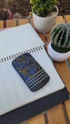 blackberry Q10 lush  condition ( pta approved)