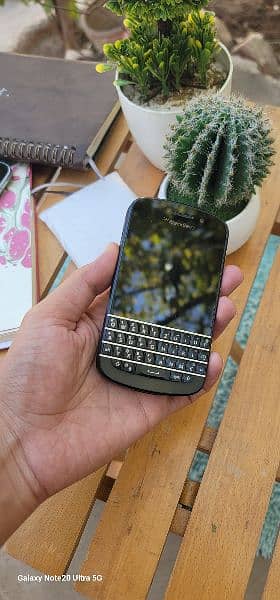 blackberry Q10 lush  condition ( pta approved) 5