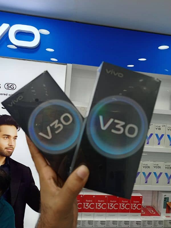 VIVO V30 12/256 box pack PTA approved 2