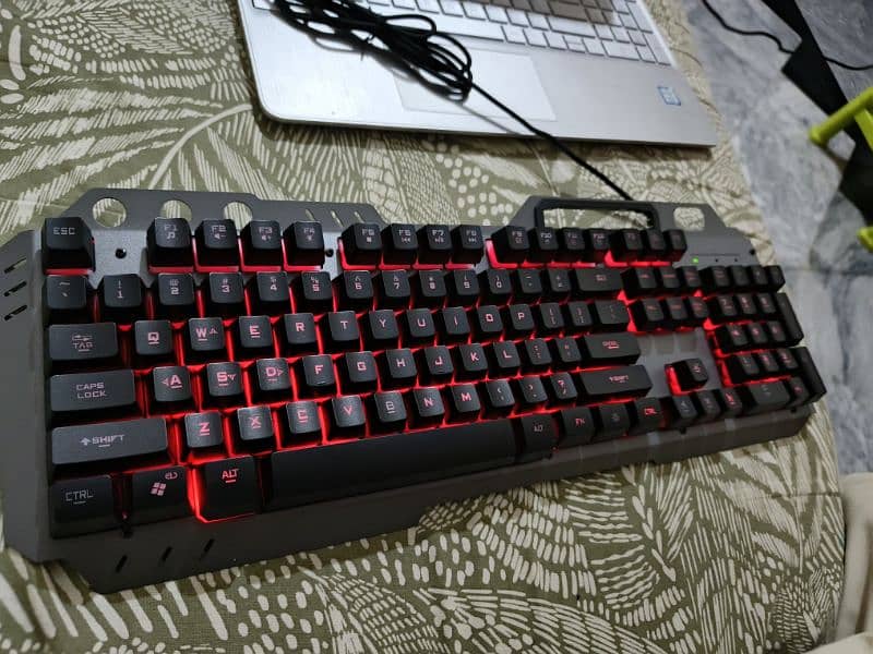 MK320 RGB Professional Gaming Keyboard & Mouse Set 5