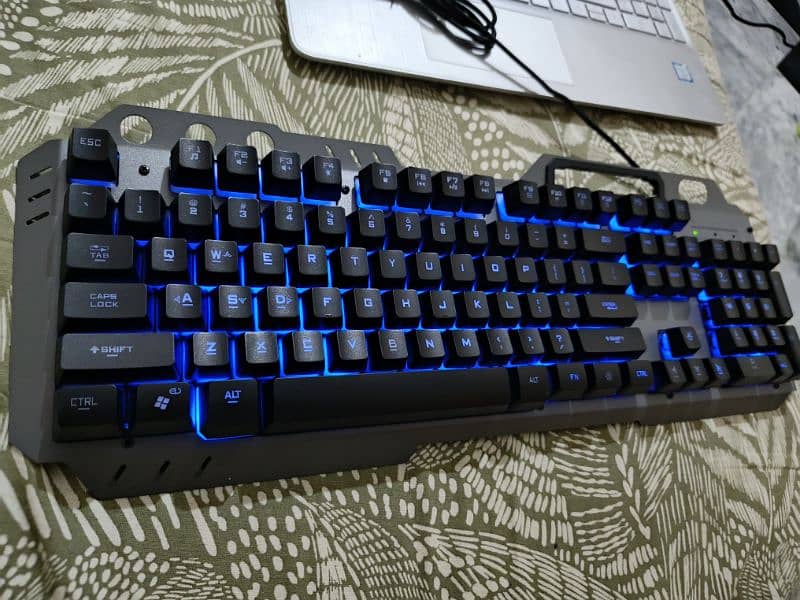 MK320 RGB Professional Gaming Keyboard & Mouse Set 6