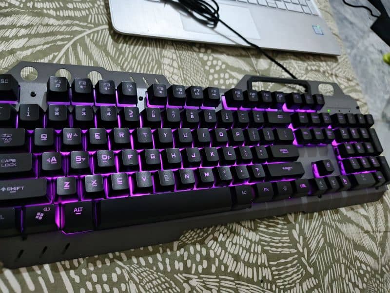 MK320 RGB Professional Gaming Keyboard & Mouse Set 7